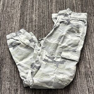 American Eagle Outfitters Gray Camouflage Cargo Pants